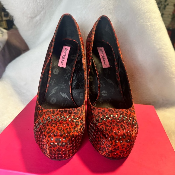 Red and black leopard print Betsy Johnson majestee heels - Picture 8 of 9
